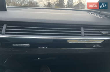 Позашляховик / Кросовер Audi Q7 2017 в 