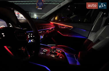Внедорожник / Кроссовер Audi Q7 2016 в 