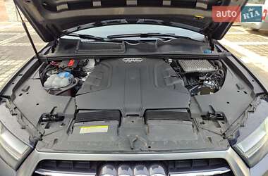 Внедорожник / Кроссовер Audi Q7 2015 в 