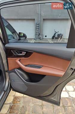 Внедорожник / Кроссовер Audi Q7 2015 в 