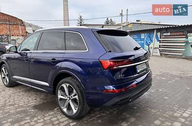 Позашляховик / Кросовер Audi Q7 2023 в 