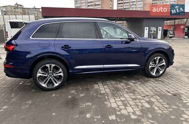 Позашляховик / Кросовер Audi Q7 2023 в 