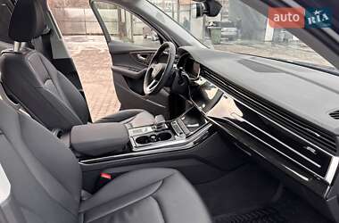 Позашляховик / Кросовер Audi Q7 2023 в 