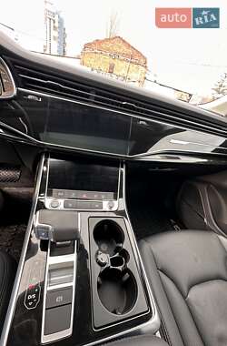 Позашляховик / Кросовер Audi Q7 2023 в 