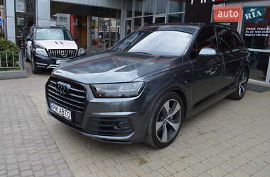 Внедорожник / Кроссовер Audi Q7 2018 в 