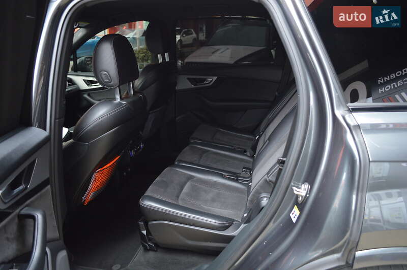 Позашляховик / Кросовер Audi Q7 2018 в Львові