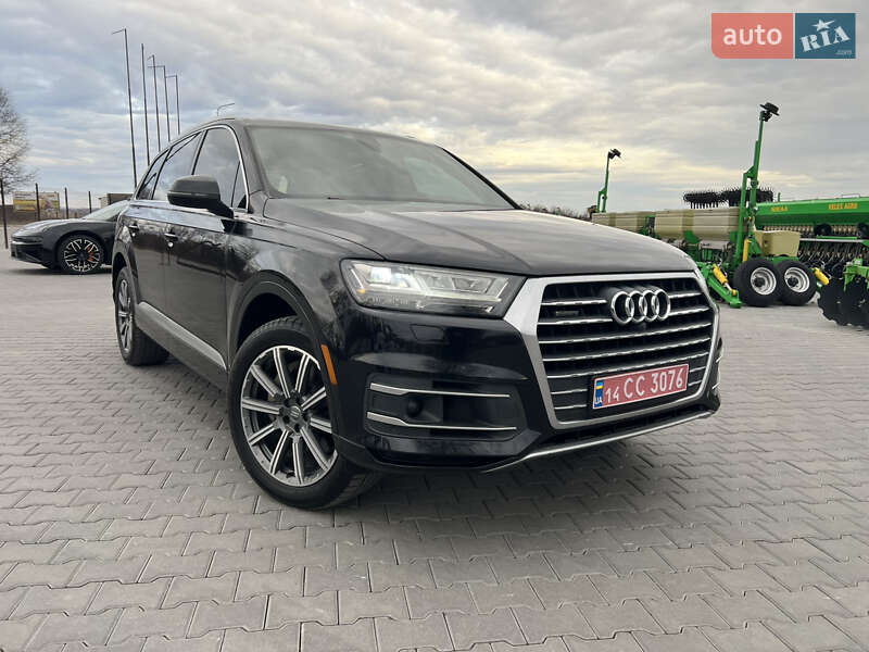 Внедорожник / Кроссовер Audi Q7 2016 в 