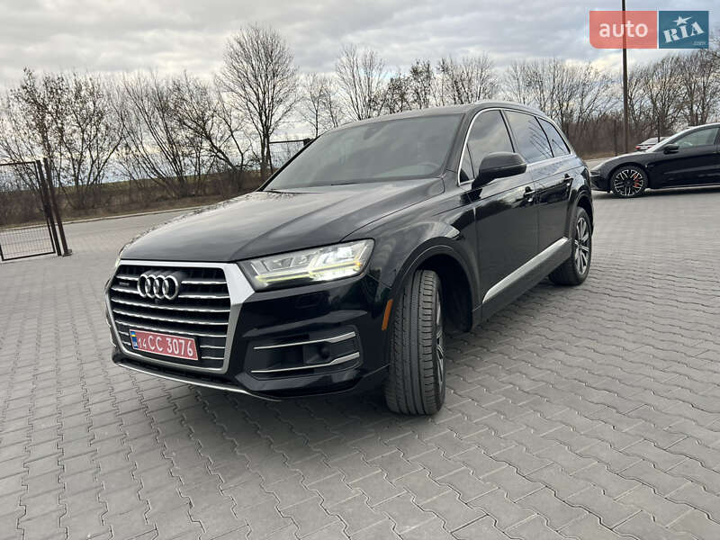Внедорожник / Кроссовер Audi Q7 2016 в 