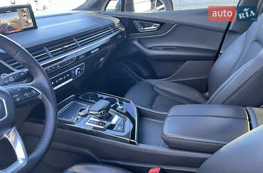 Внедорожник / Кроссовер Audi Q7 2016 в 