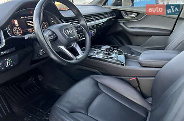 Внедорожник / Кроссовер Audi Q7 2016 в 