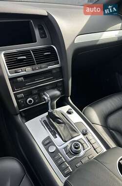 Внедорожник / Кроссовер Audi Q7 2015 в 