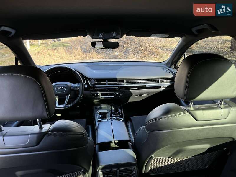 Внедорожник / Кроссовер Audi Q7 2015 в Полтаве