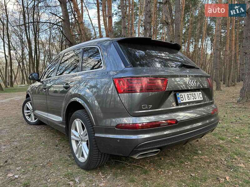 Внедорожник / Кроссовер Audi Q7 2015 в Полтаве