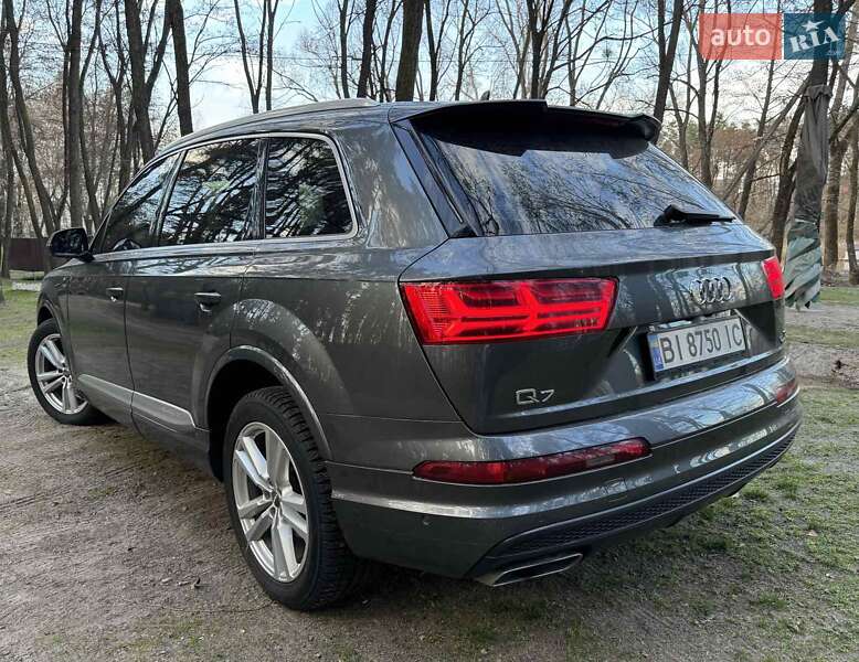 Внедорожник / Кроссовер Audi Q7 2015 в Полтаве