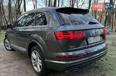 Внедорожник / Кроссовер Audi Q7 2015 в 