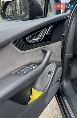 Внедорожник / Кроссовер Audi Q7 2015 в 