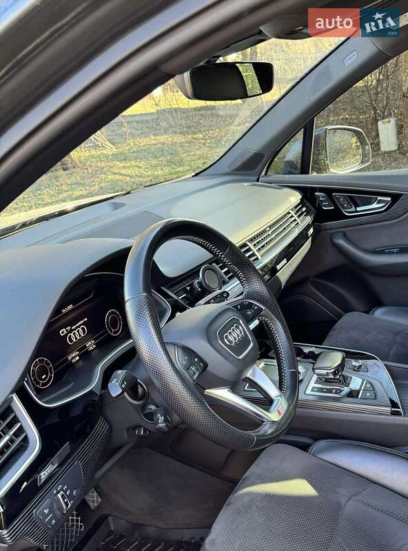 Внедорожник / Кроссовер Audi Q7 2015 в Полтаве