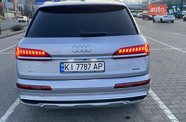 Внедорожник / Кроссовер Audi Q7 2022 в 