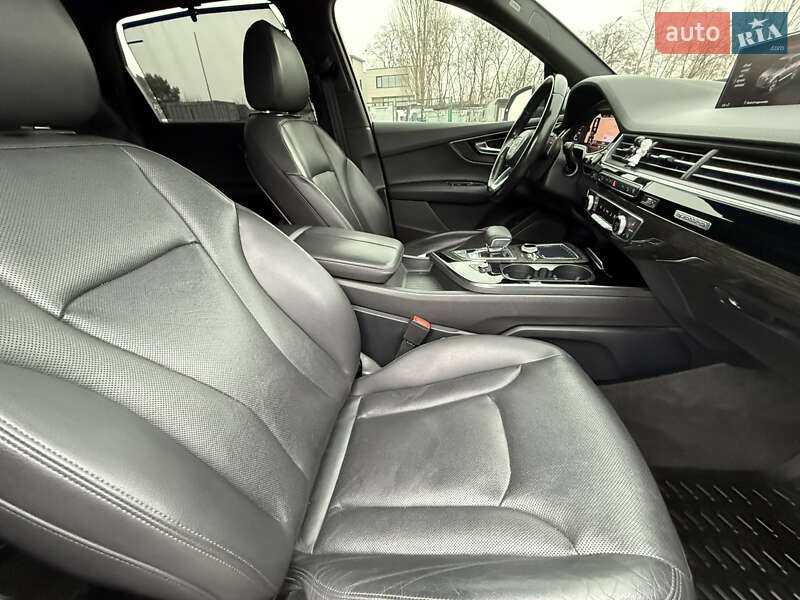 Позашляховик / Кросовер Audi Q7 2016 в Полтаві