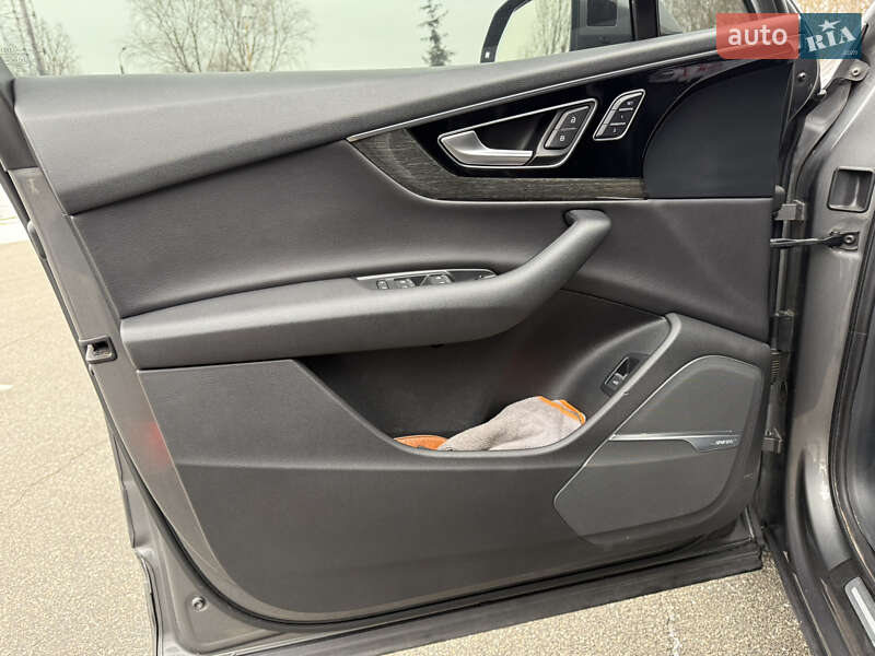 Позашляховик / Кросовер Audi Q7 2016 в Полтаві