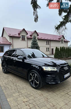 Позашляховик / Кросовер Audi Q7 2019 в 