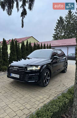 Позашляховик / Кросовер Audi Q7 2019 в 