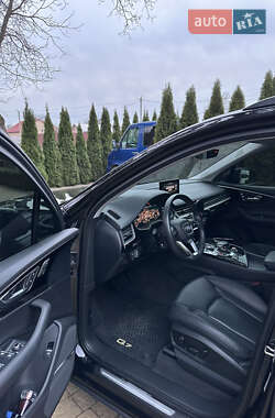 Позашляховик / Кросовер Audi Q7 2019 в 