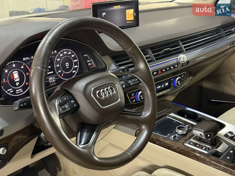 Позашляховик / Кросовер Audi Q7 2016 в Львові