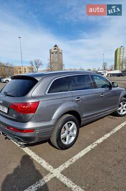 Позашляховик / Кросовер Audi Q7 2013 в 