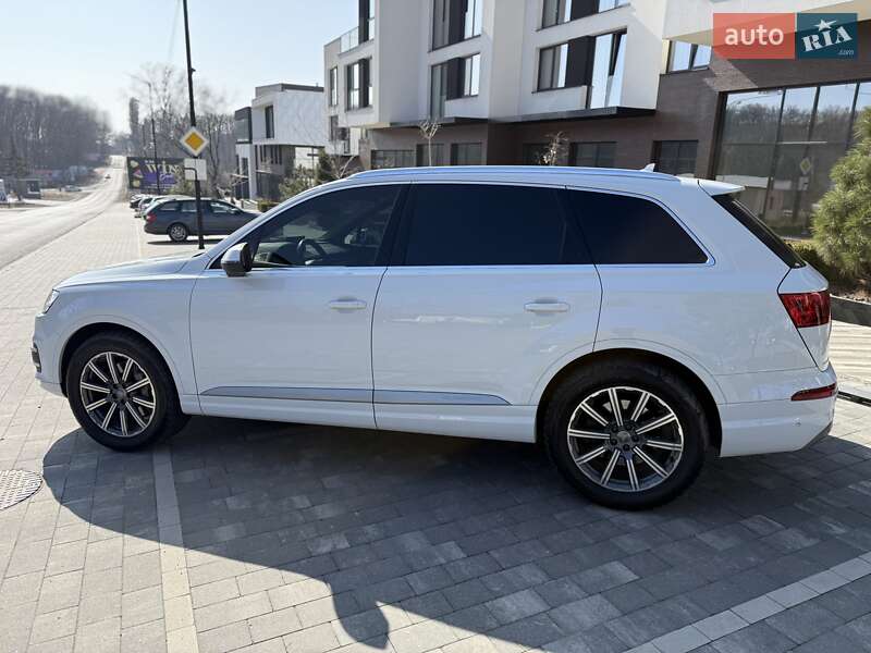 Внедорожник / Кроссовер Audi Q7 2016 в Ужгороде