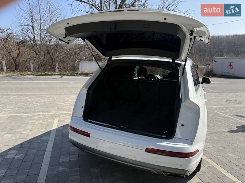 Внедорожник / Кроссовер Audi Q7 2016 в Ужгороде