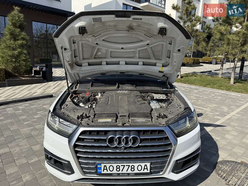 Внедорожник / Кроссовер Audi Q7 2016 в Ужгороде