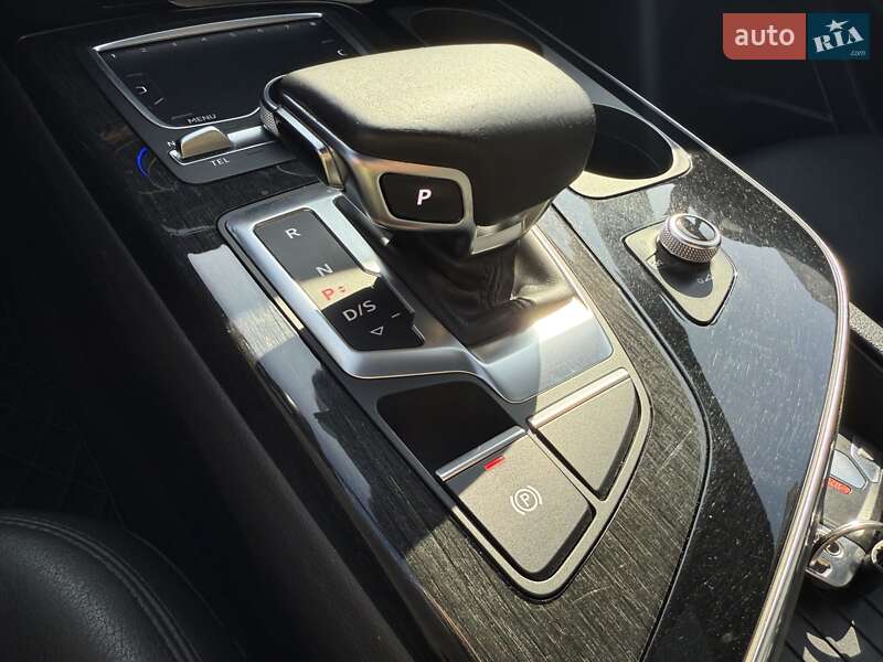 Внедорожник / Кроссовер Audi Q7 2016 в Ужгороде