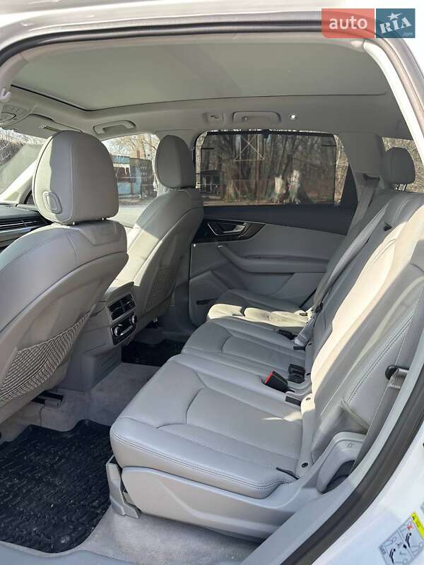 Внедорожник / Кроссовер Audi Q7 2016 в Киеве