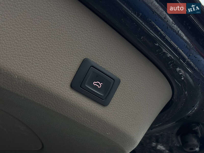 Внедорожник / Кроссовер Audi Q7 2012 в 