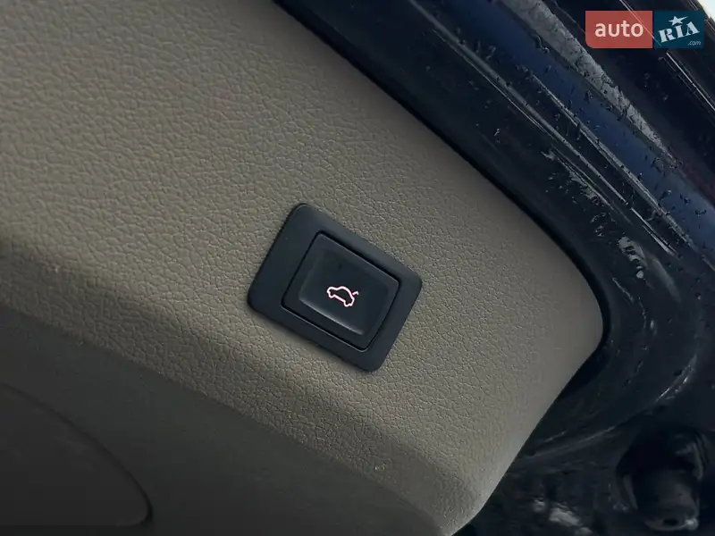 Внедорожник / Кроссовер Audi Q7 2012 в 