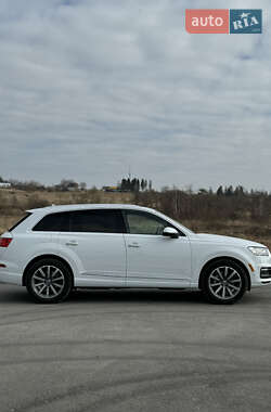 Позашляховик / Кросовер Audi Q7 2019 в 