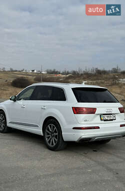 Позашляховик / Кросовер Audi Q7 2019 в 