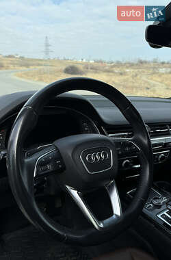 Позашляховик / Кросовер Audi Q7 2019 в 