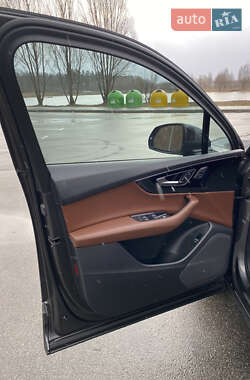 Внедорожник / Кроссовер Audi Q7 2018 в 