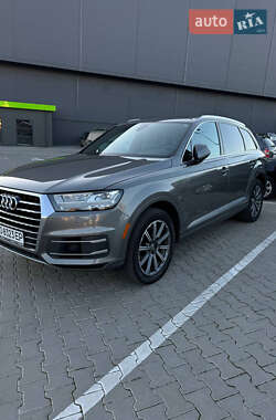 Внедорожник / Кроссовер Audi Q7 2016 в 