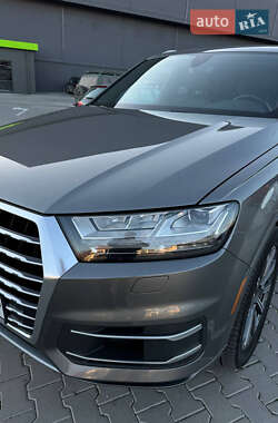 Внедорожник / Кроссовер Audi Q7 2016 в 