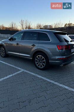 Внедорожник / Кроссовер Audi Q7 2016 в 