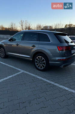 Внедорожник / Кроссовер Audi Q7 2016 в 