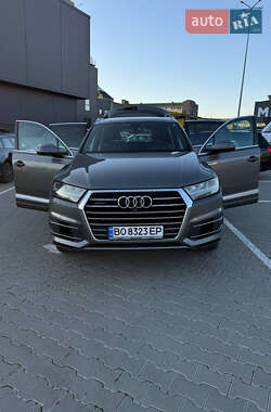 Внедорожник / Кроссовер Audi Q7 2016 в 
