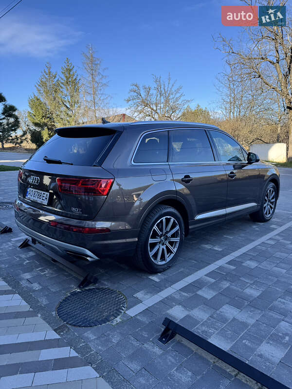 Позашляховик / Кросовер Audi Q7 2017 в Ужгороді