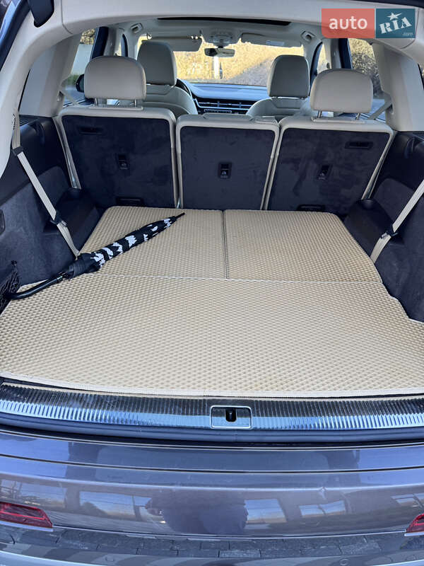 Позашляховик / Кросовер Audi Q7 2017 в Ужгороді