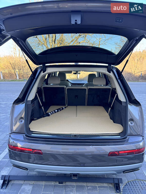 Позашляховик / Кросовер Audi Q7 2017 в Ужгороді
