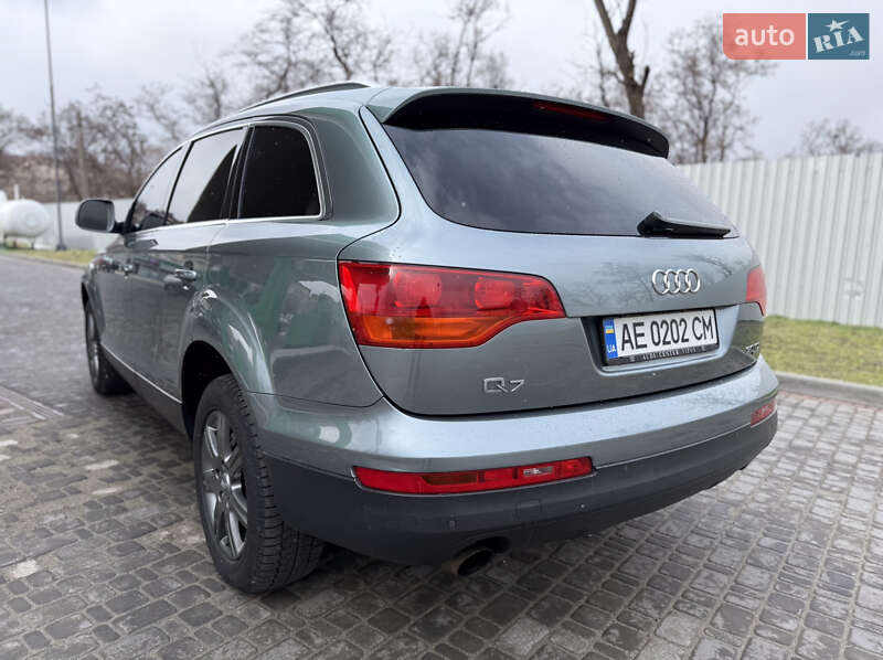 Внедорожник / Кроссовер Audi Q7 2006 в Днепре