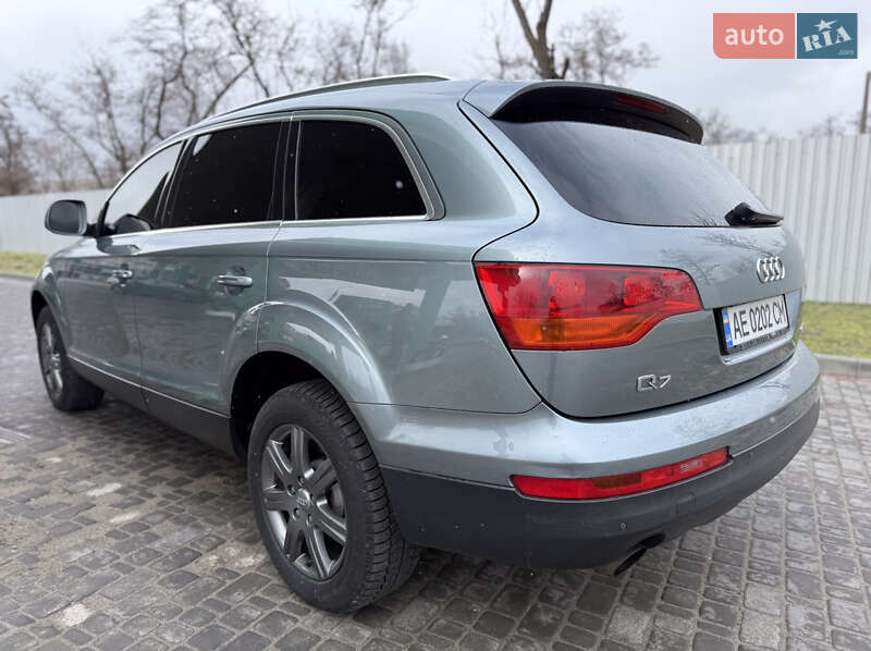 Внедорожник / Кроссовер Audi Q7 2006 в Днепре